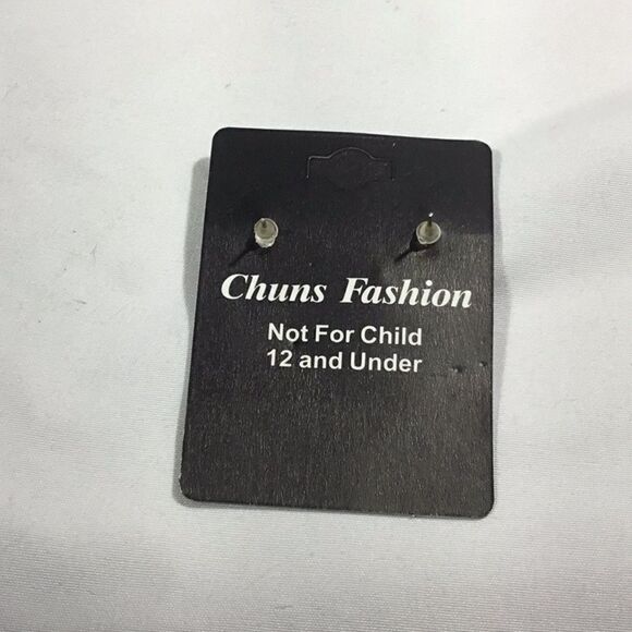 6mm Imitation Pearl Studs (UC3) - Picture 6 of 6